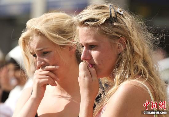 挪威<em>少女</em>亲历枪杀案 母亲发短信75分钟安抚女
