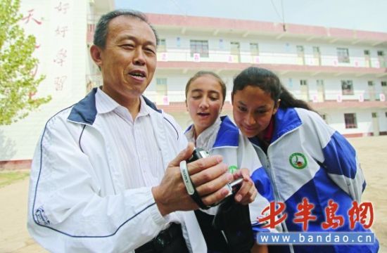 探访14名青岛援疆教师 数学老师 客串 教汉语