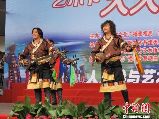 敦煌韵唱响上海南京路