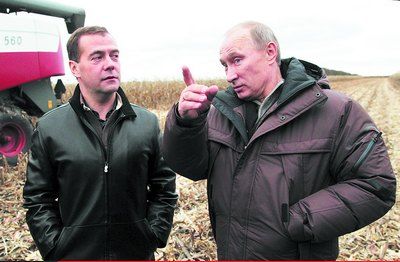 俄罗斯总统总理一起收玉米