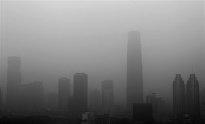 大雾持续 北京再发黄色预警