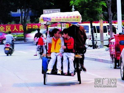 跑得快快的 塞得满满的