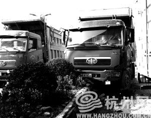 国道收费站收费员 1322936925_e748Mx.jpg