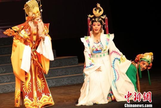 “童话川剧”《中国公主杜兰朵》首演逗乐全场