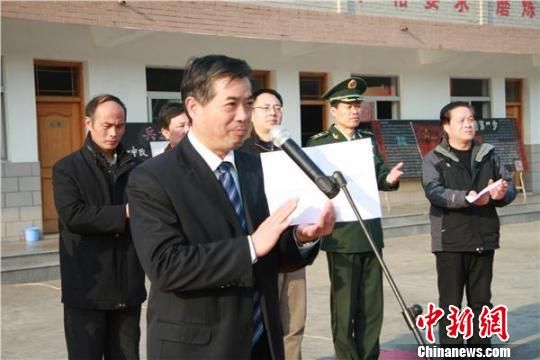 镇江市侨界人士组团赴武警镇江训练基地慰问官兵