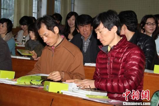 60名韩国本土汉语教师在琼进行教材培训_新闻