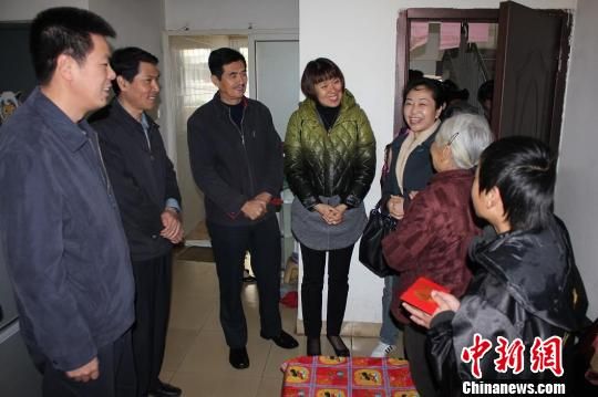 福建侨务部门春节前走访慰问贫困归难侨