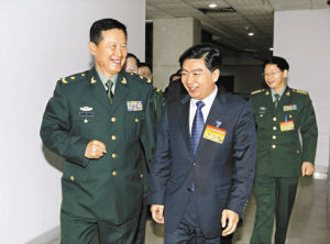 王荣率团慰问广东省军区.