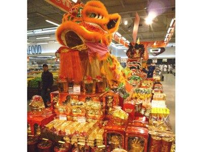 多伦多华人超市迎农历春节 开辟年货一条街