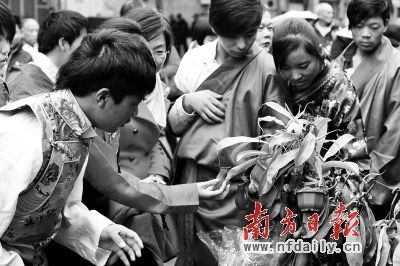 广州花市首日迎客161万