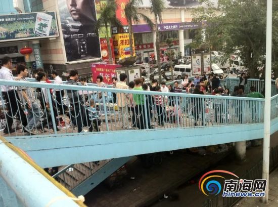 ��������㳡���Ž�ͨӵ��̯����Ȼ�����Ƶ���