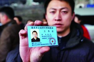 立着绿牌的占道车位,今起不收费