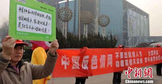 ���˽ڡ��ð��ؼҡ��ӱ����ѡ���ɫ���桱������