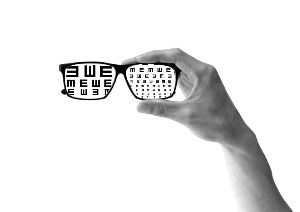 激光治疗近视引风险争议 台湾眼科权威人士称