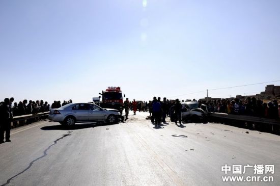 渝昆高速发生交通事故9人受伤