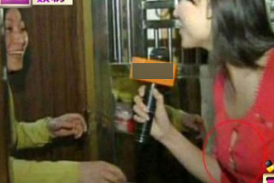 �Ϻ�Ů����¼��Ŀ���������߹⡱���ڷ�ŭ