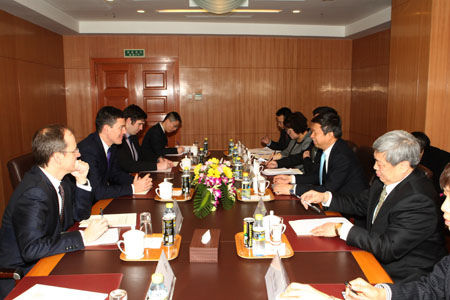 �⽻�����������λ��Ӣ��ǰ�⽻���������