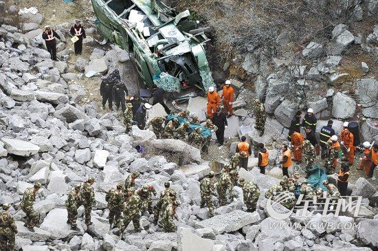 山西晋城旅游大巴坠沟15死