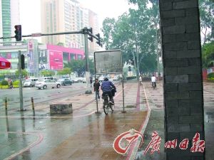 途遇拦路虎 骑士很受伤