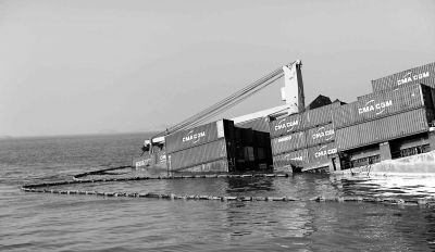 百个危化品集装箱尚未卸载