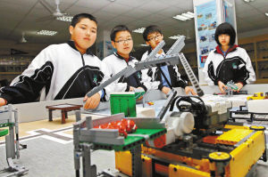 ����ʵ��ѧУ��һȺ�Ƽ���