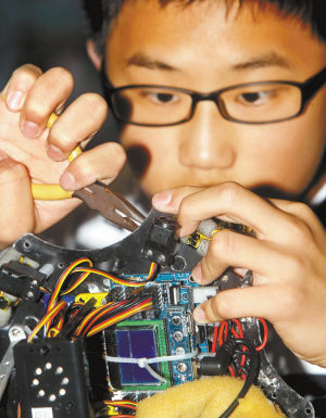 ����ʵ��ѧУ��һȺ�Ƽ���