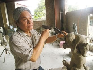 台石雕艺术家让顽石“点头”曾在大陆传艺多年