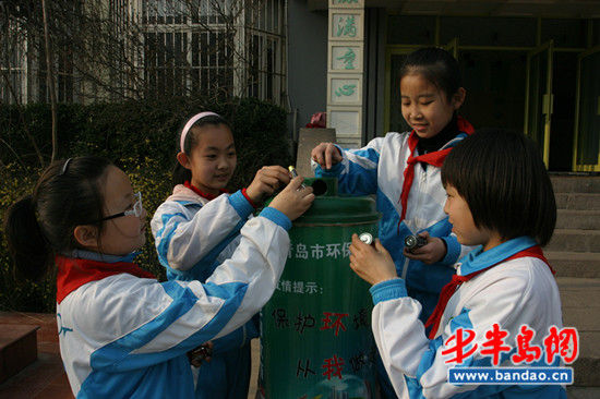 四方中小学配发电池回收箱 打电话可上门回收