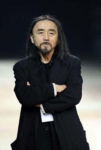 日本设计师山本耀司认为: