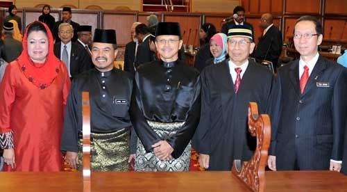 大马4名上议员任期获延长包括华裔部长许子根