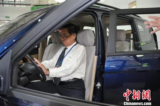 百余名侨领到广西柳州参访感受柳州风情