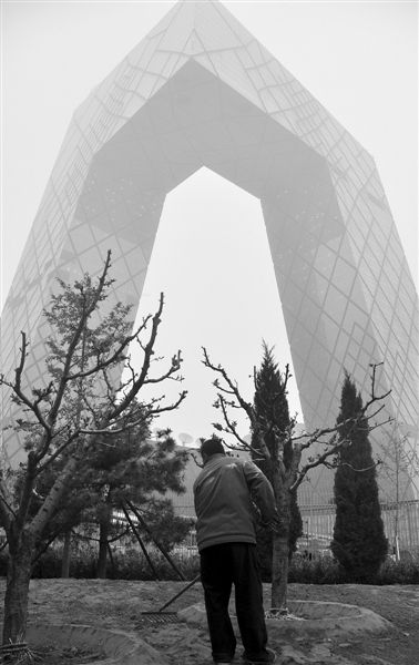雷雨浓雾“添乱”晚高峰