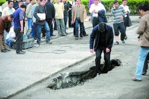 红锦大道遇血栓,新牌坊交通突偏瘫