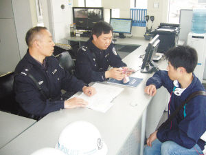 ʯ��ׯС���ͷ��һ��Ǯ����Ԫ�ֽ𽻵�����վ