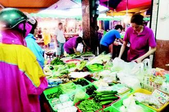 台湾南部暴雨成灾菜价飙高丽菜涨到每棵50台币