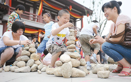 小小石头垒出童趣