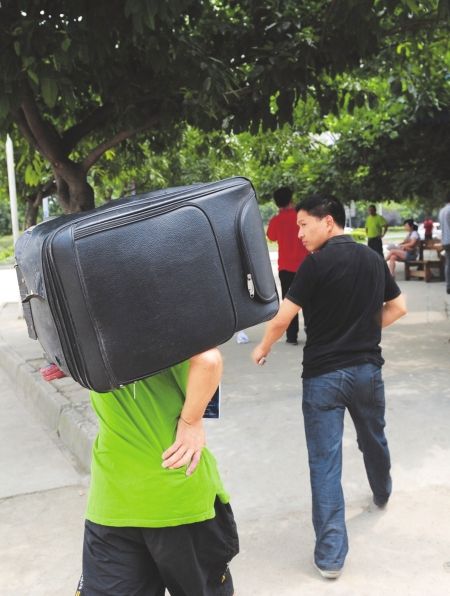 老板垫付200元“房租”刚招的员工不见了