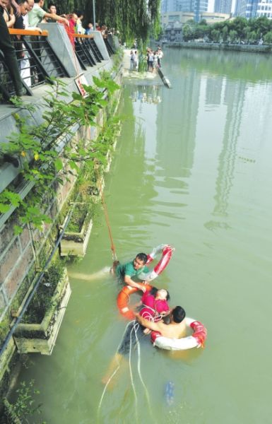 ������Ա���Ӿ��и���Ϸ��������ʰ���