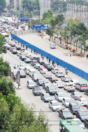 һ��·���о����������̣����Χ���������߷�ӵ���ޱȣ��������ѣ������綯�������л�����·