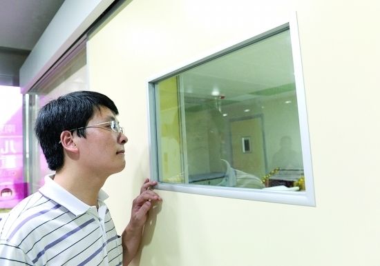 ˫��̥�ܻܵ������ԡ�ICU��40���츸ĸ��΢������