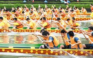 龙舟竞渡观澜河