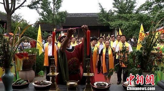 ��ض����Ļ�ϰ�����ڲ�ͬ���ݹ���������