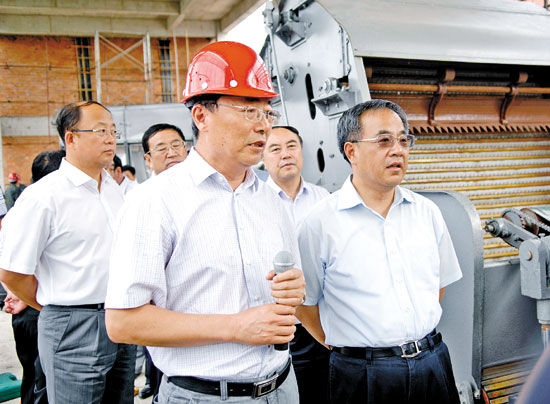 胡春华在兴安盟调研时强调：要切实抓好投资和项目建设全力以赴保增长