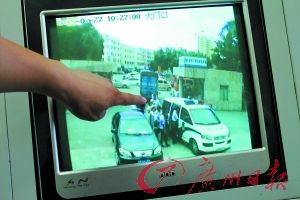 团伙医院行窃监控拍下全程