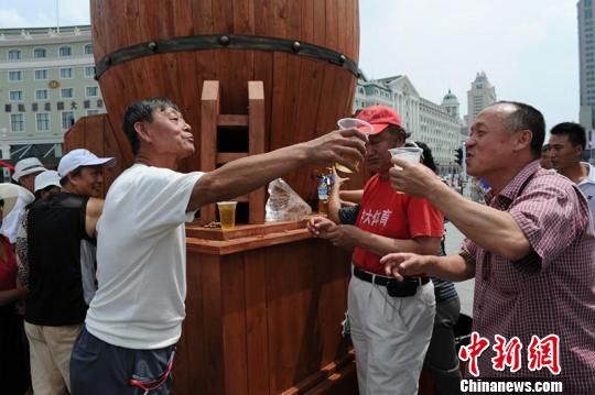 2012�й�����������ơ�ƽڿ�Ļ������ͬ��ʢ��