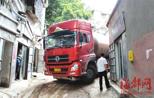 ��ɽʯ�������ڶ�Υ��