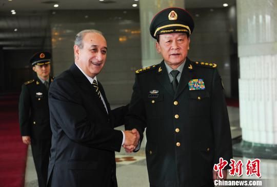 梁光烈与阿根廷防长北京会谈 愿继续深化两军