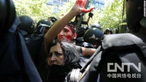 班牙数百矿工抗议削减补贴 警方用橡胶子弹驱