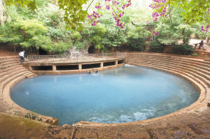 水被污染无法使用每天减少的供水量相当于1/3个翠湖