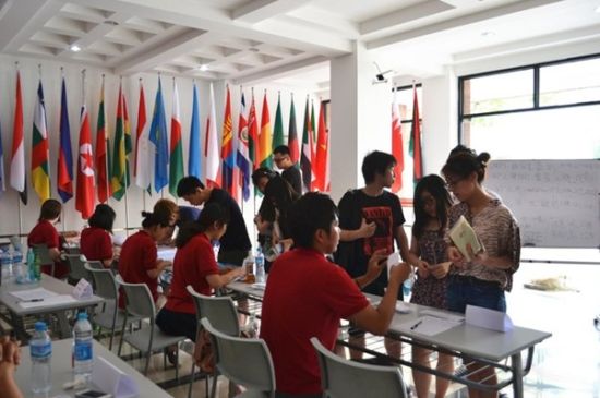 中美交流日趋频繁SIE国际暑校迎来新生报到日